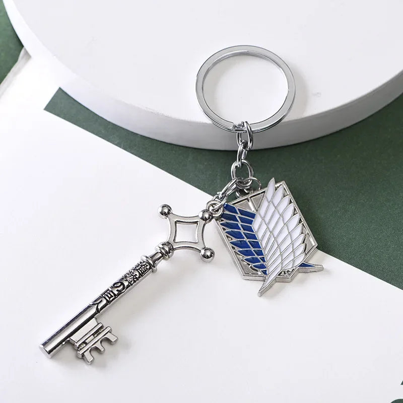 Llavero Plata y Oro Attack on Titan